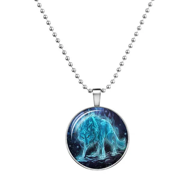 2016 Wolf Cabochon Glass Glowing Pendant Necklaces Fashion Jewelry Silver Plated Chain Glow In The Dark Necklaces Collares