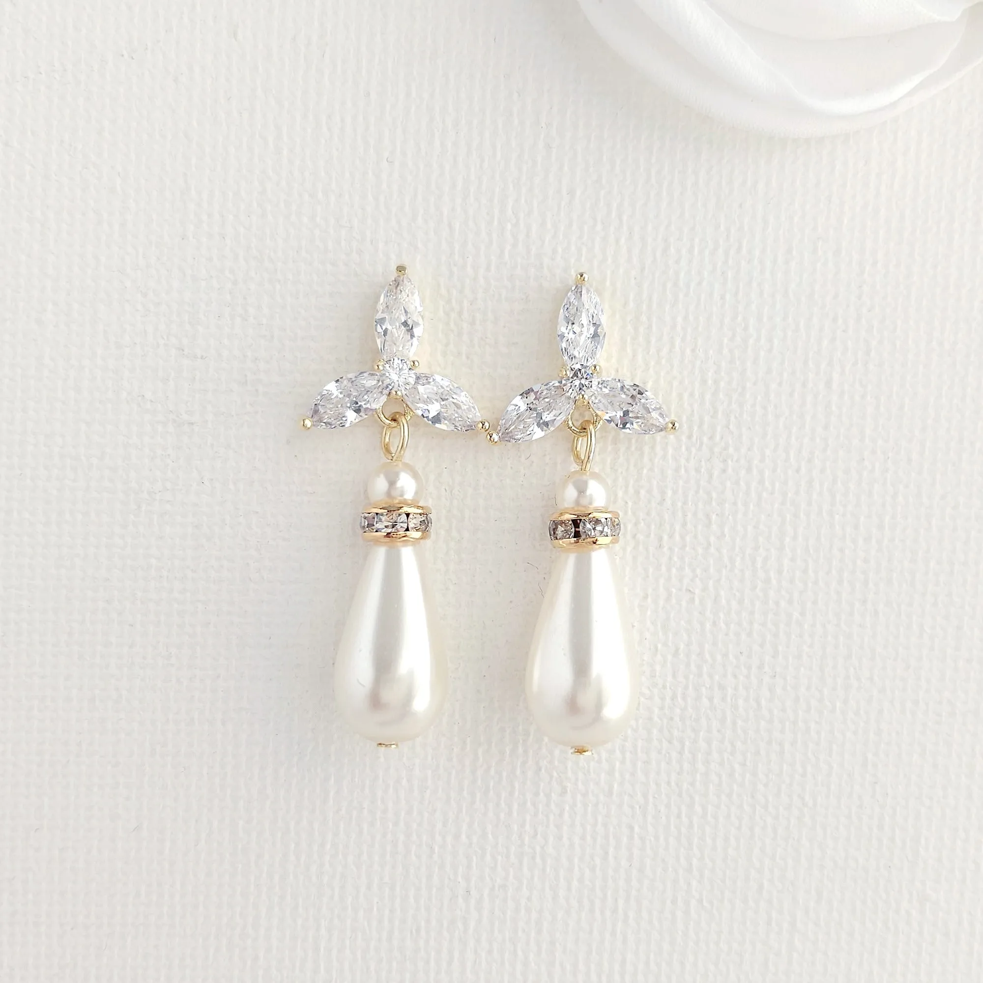 Flower Pearl Earrings for Brides- Flora