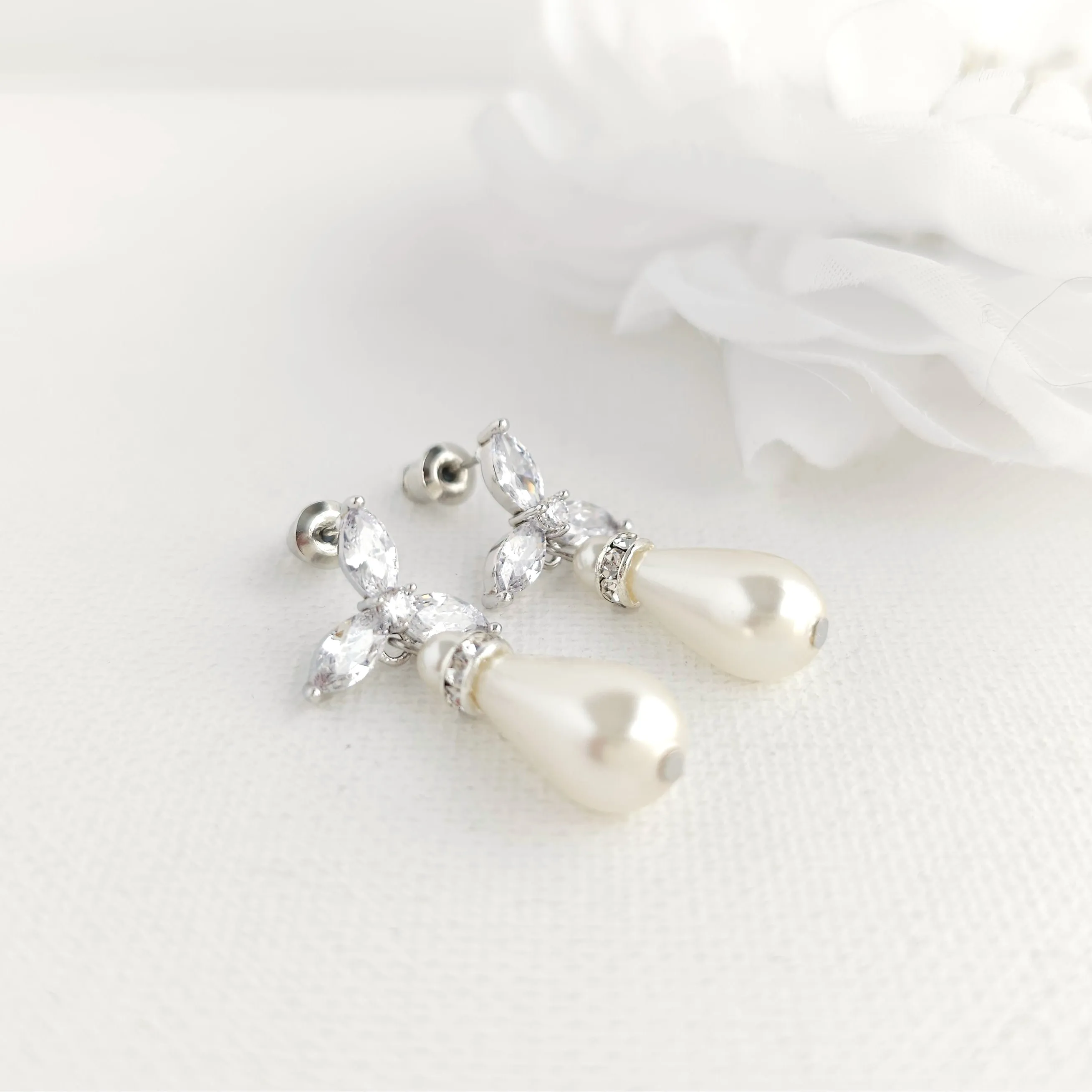 Flower Pearl Earrings for Brides- Flora