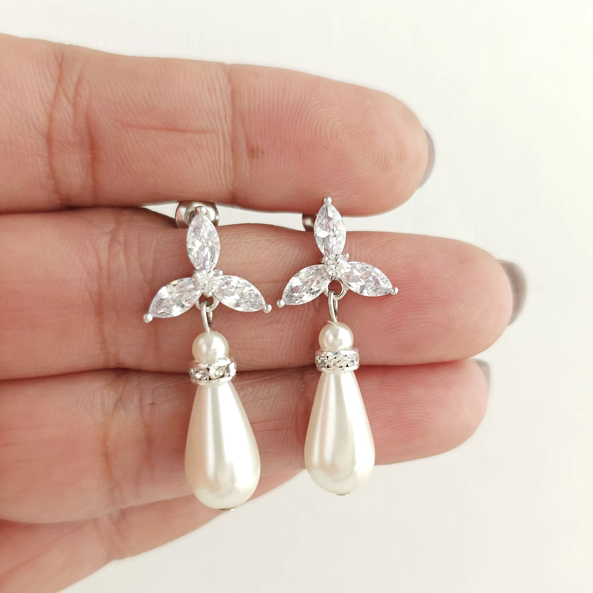 Flower Pearl Earrings for Brides- Flora