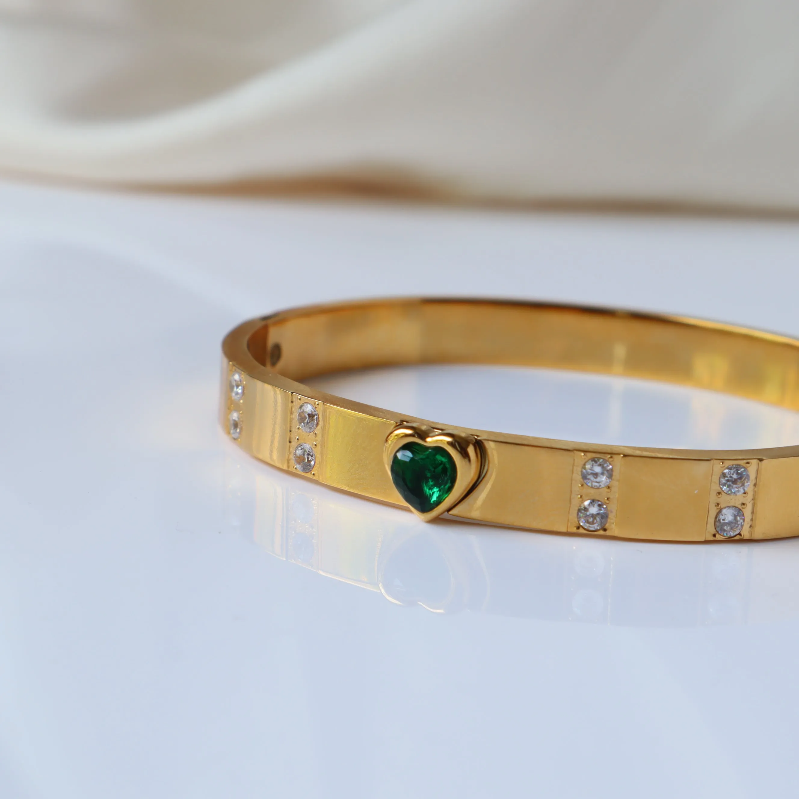 Heart Oasis 18K Gold Plated Bangle