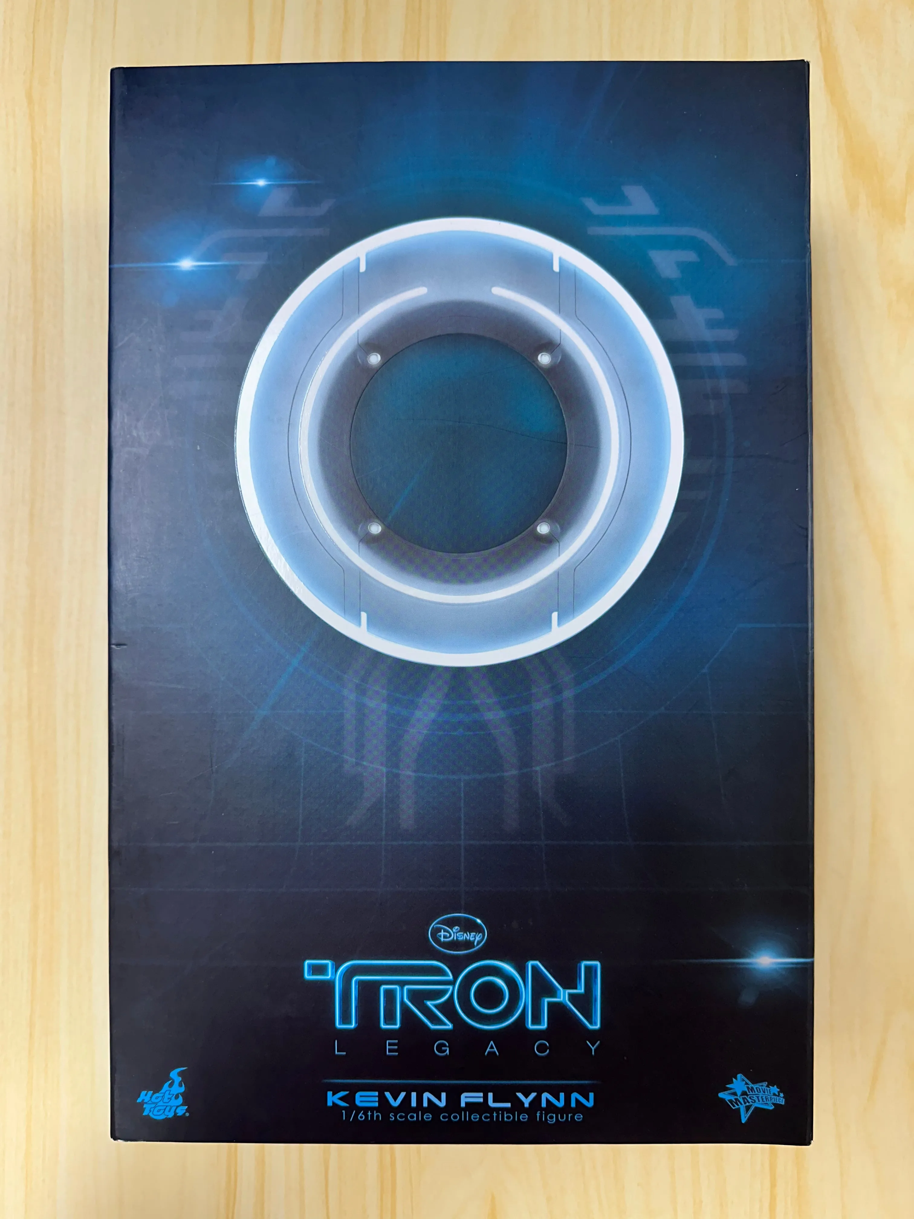 Hottoys Hot Toys 1/6 Scale MMS144 MMS 144 Tron: Legacy - Kevin Flynn Action Figure NEW (Poor Box)