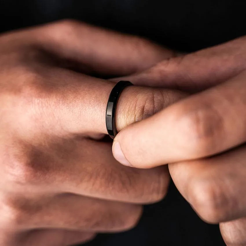 Minimal Ring in Polished Black